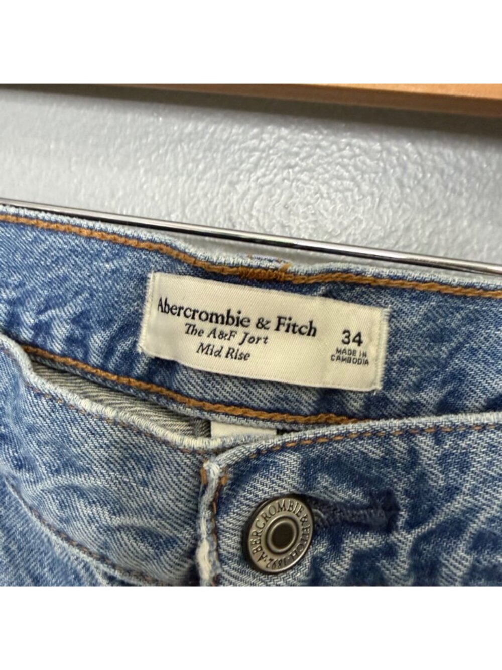 ABERCROMBIE & FITCH mid rise denim jort shorts size 34 - Picture 3 of 8